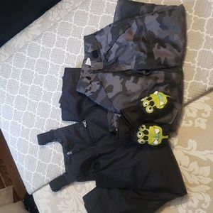 Boy's winter snow pants and mittens